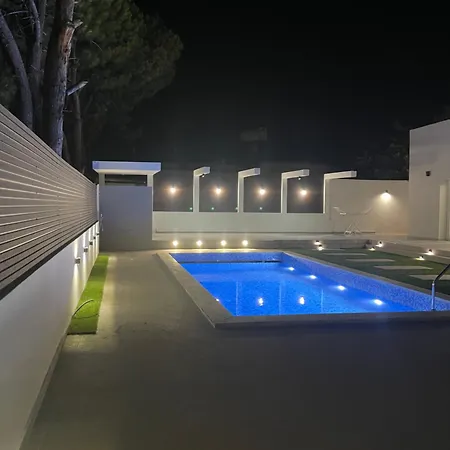 Villa Pervolia Oasis *